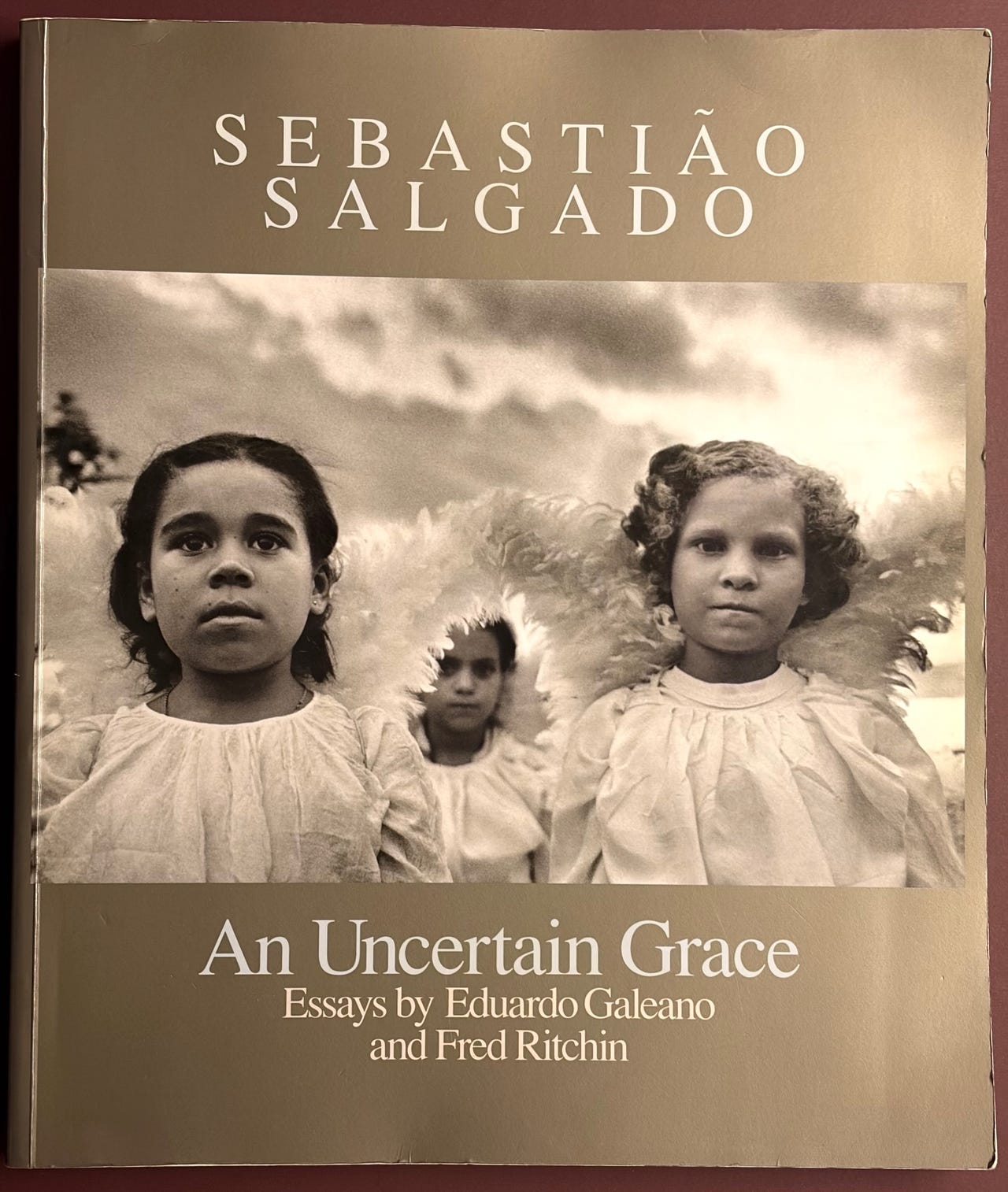Sebastiao Salgado - An UncertainGrace. Fotobok softcover, 28x32 cm