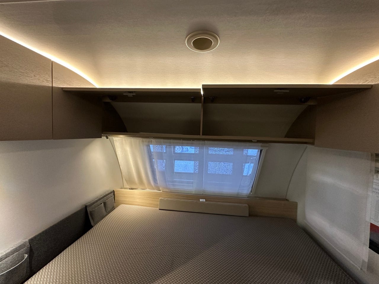 dec27309-190e-4e46-b64d-46017fc8266e