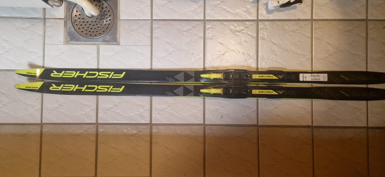 FISCHER RCS Sprint Crown ジュニア 140cm（ウロコ) FISCHER RCS