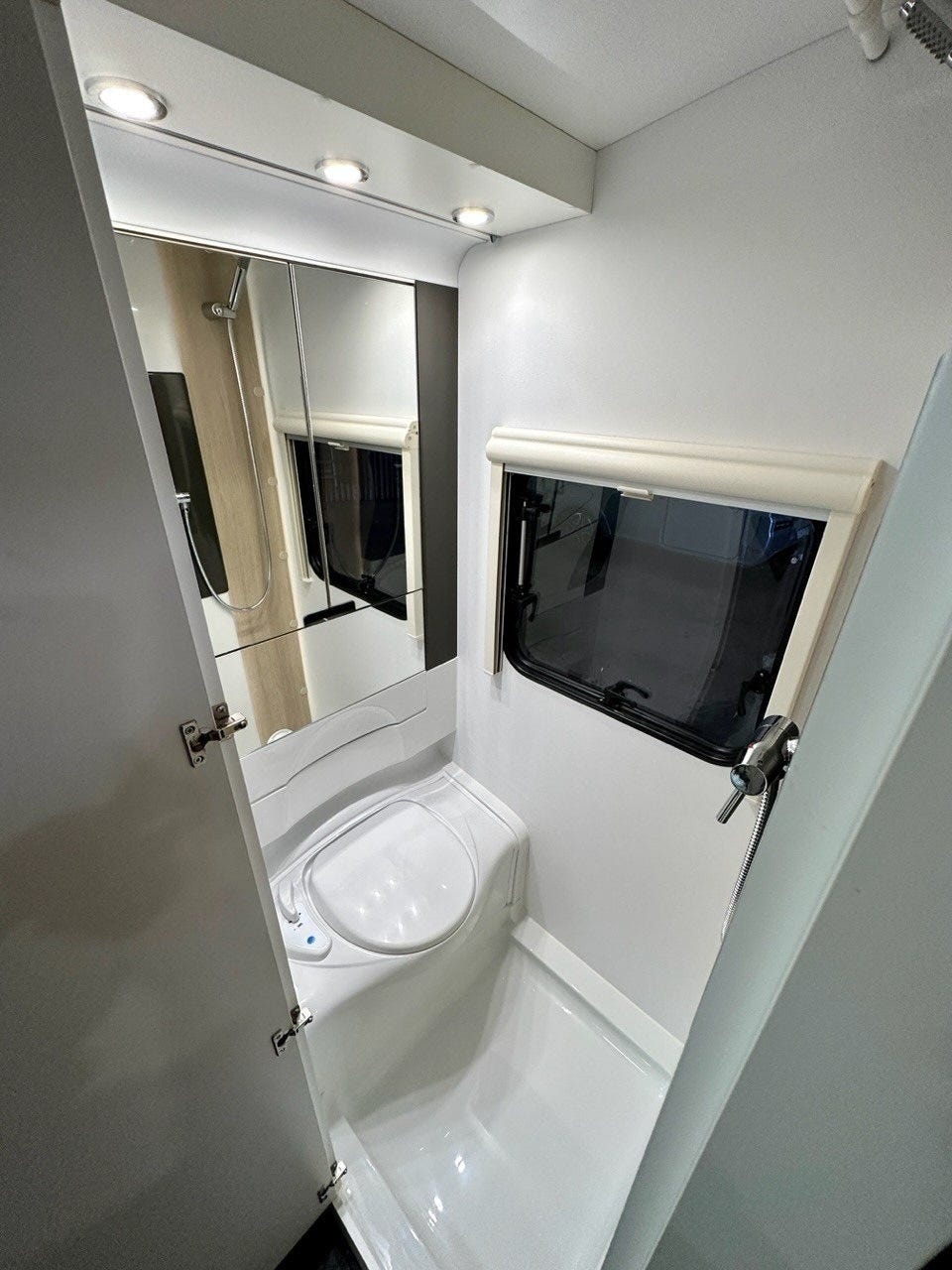 a4b83b0c-5435-463a-bb5c-e2c3188b291e