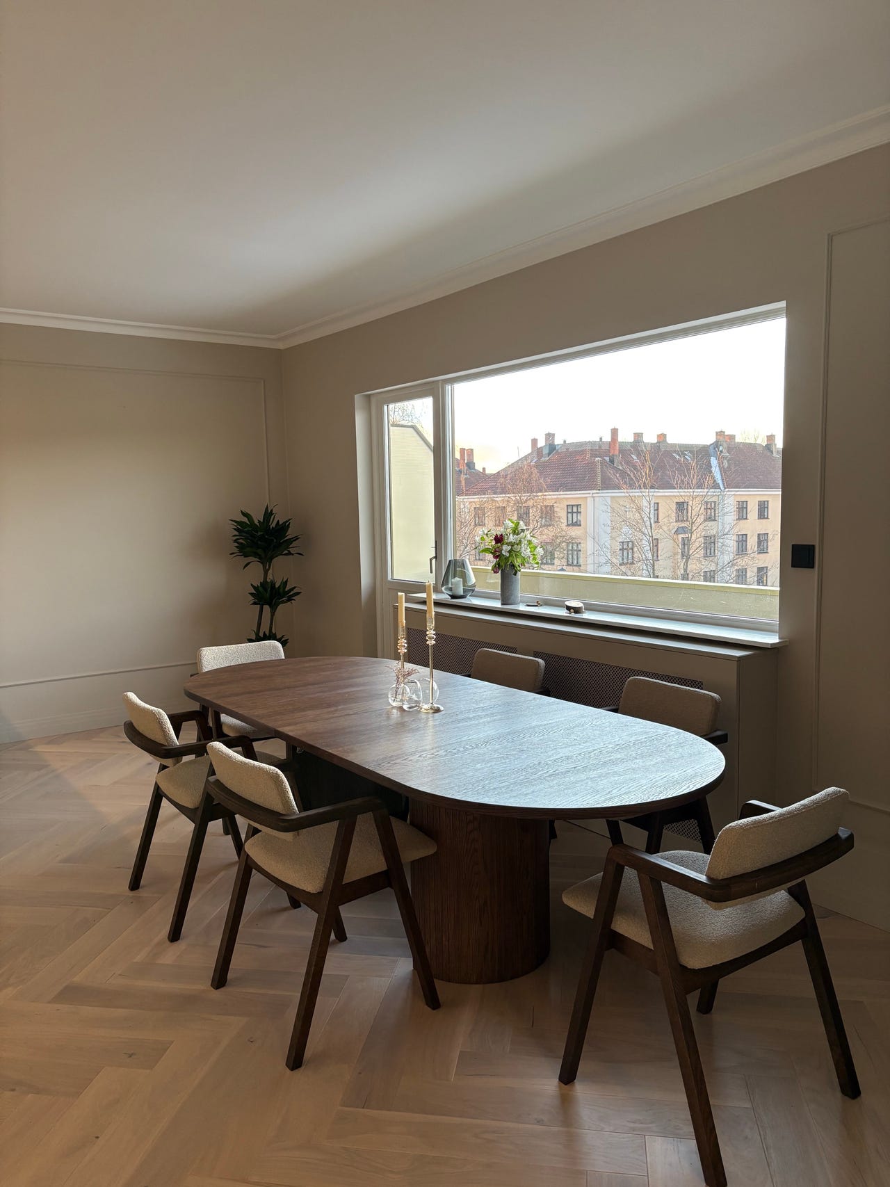 Bordplate med innleggsplate til spisebord fra Sleepo (uten bein) | FINN ...