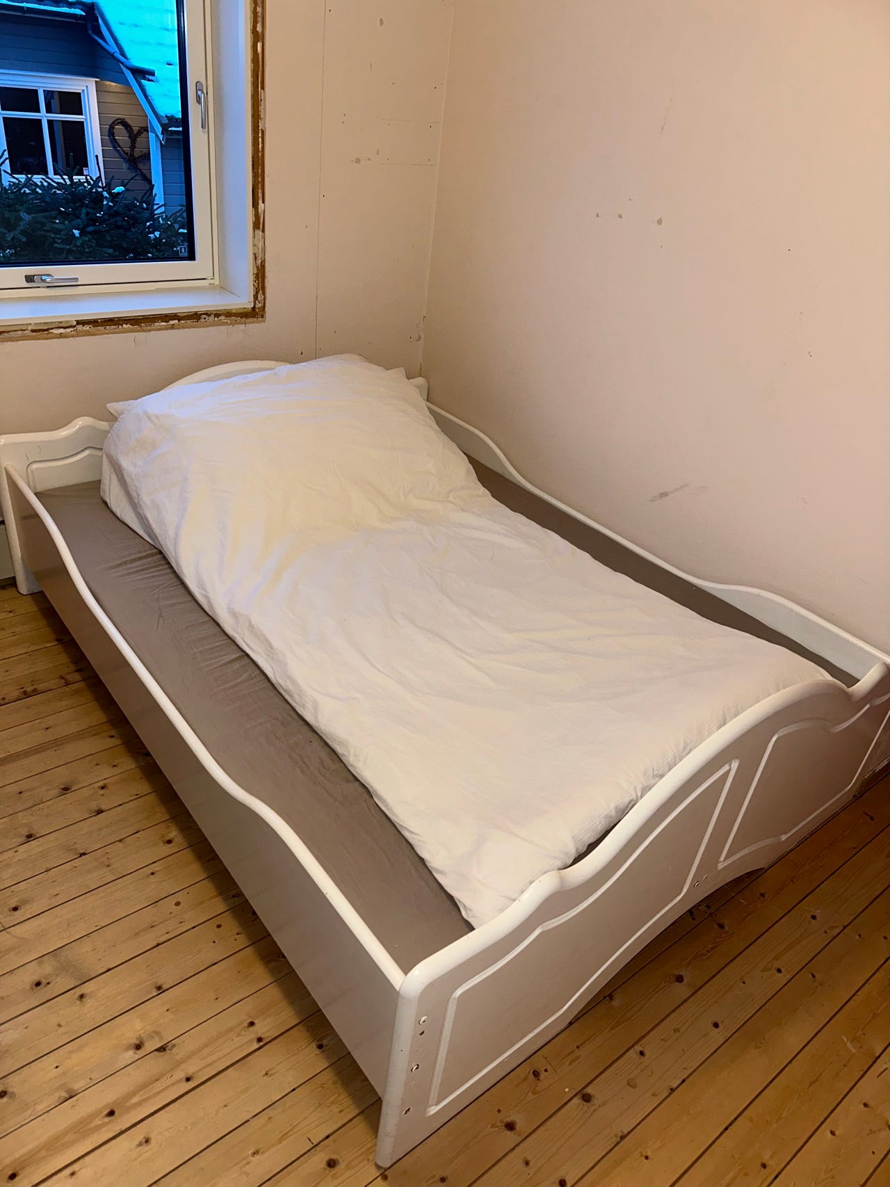 Seng - hvit - 150x200 cm - madrass medfølger | FINN-torget