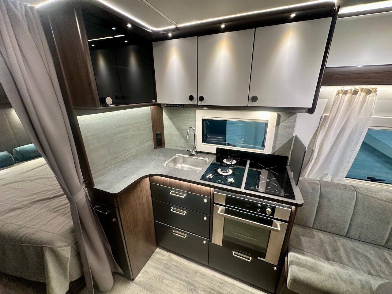 9d402ea1-bf50-4a65-b74b-a653b9fd73c7