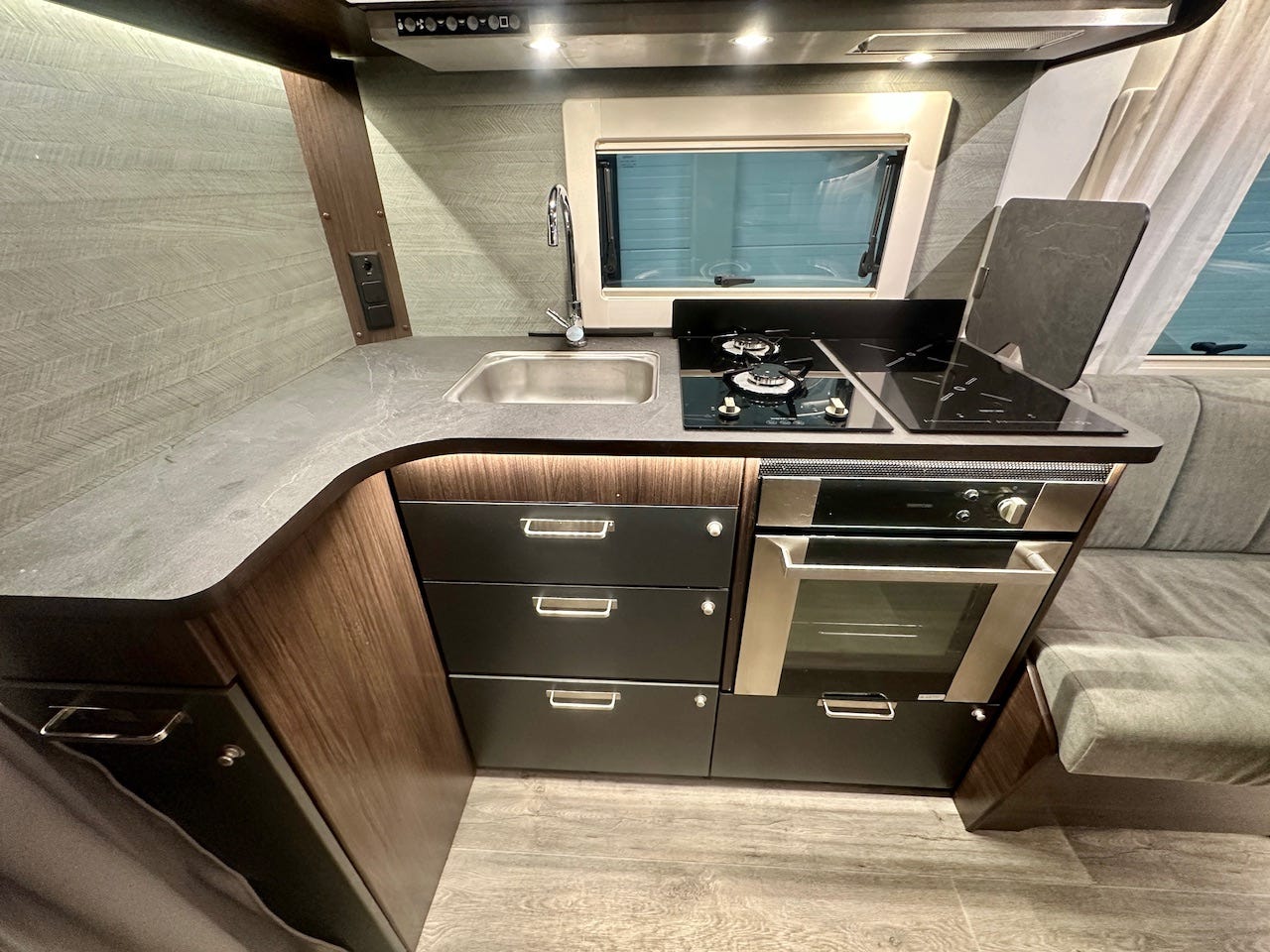 b55e41c0-8725-45bd-ae52-d87c8be25dc0