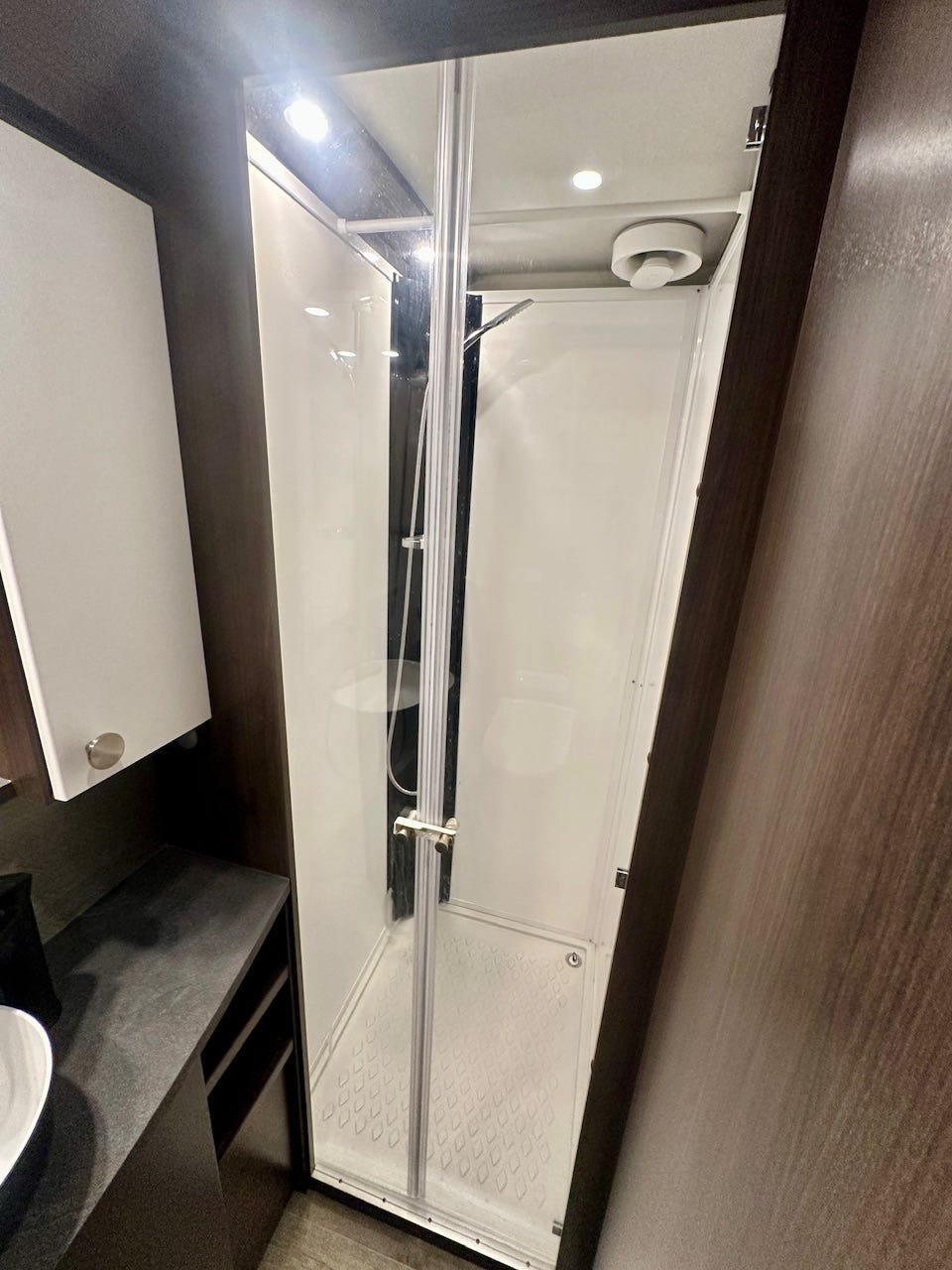 f0585635-3d0d-43a9-8c33-9b61582de9d0