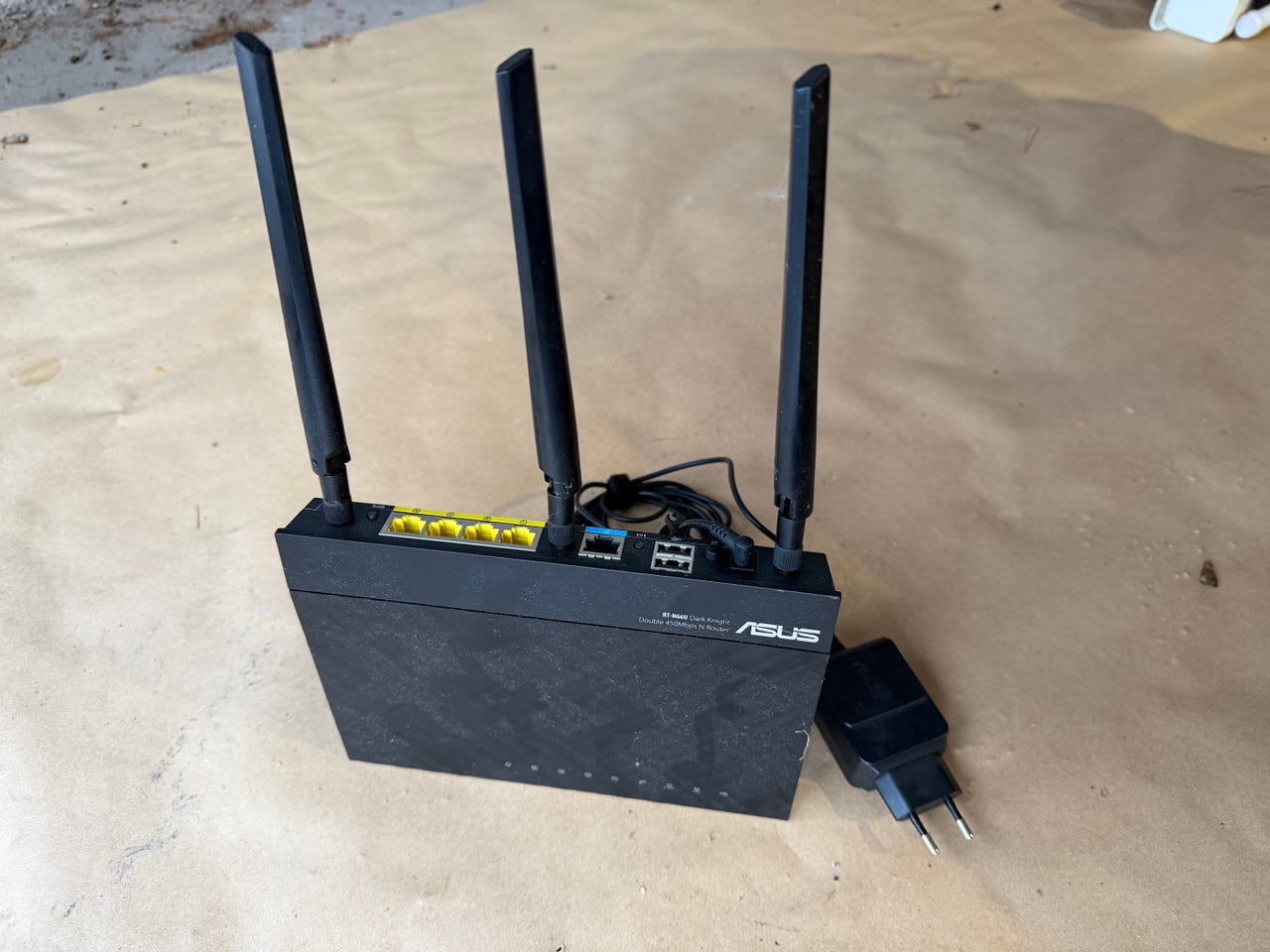 Asus Router RT-N66U med tre antenner | FINN-torget