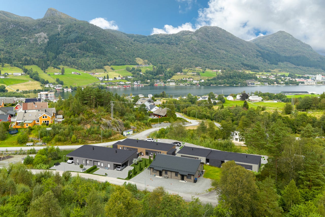 Vågshagen – Ølensvåg – Moderne enebolig i rekke på et plan med carport og 90% Husbankfinansiering.