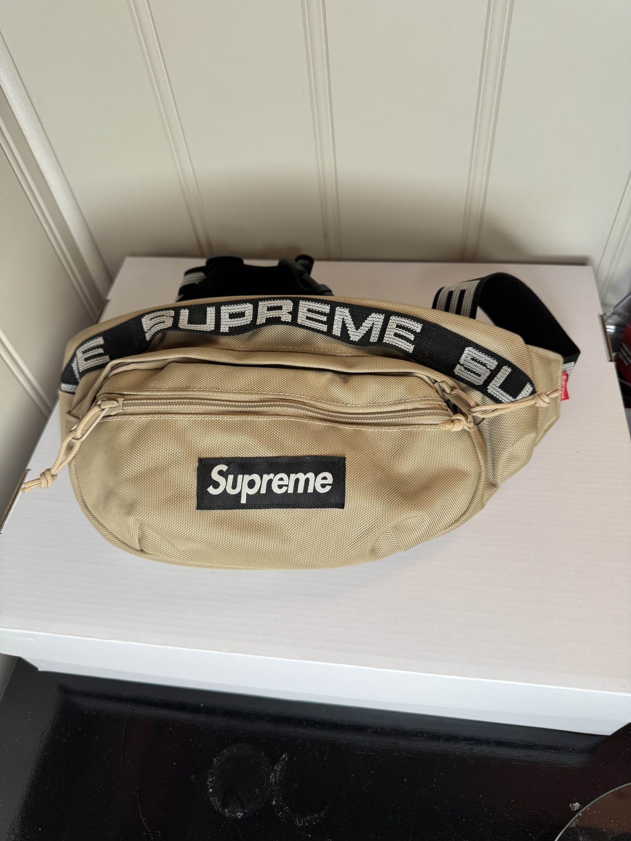 Supreme Waist Bag – Tan (SS18) | FINN-torget
