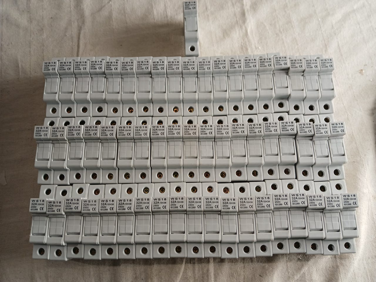 58 stk. WS WS18 sikringsholder 10x38 32A 250V DIN-skinne | FINN-torget