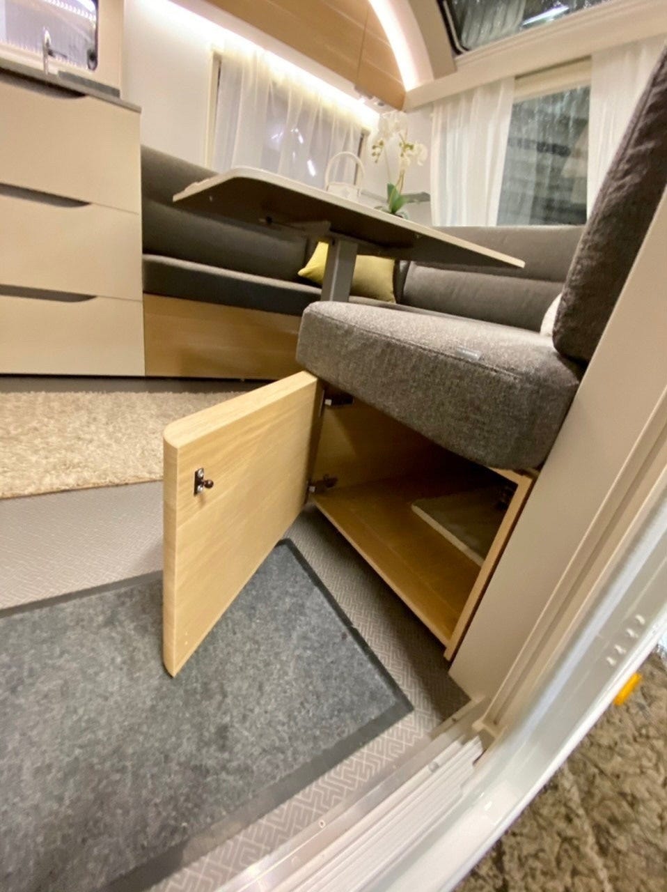 ae43c618-7b54-40f3-b74f-89260668fead