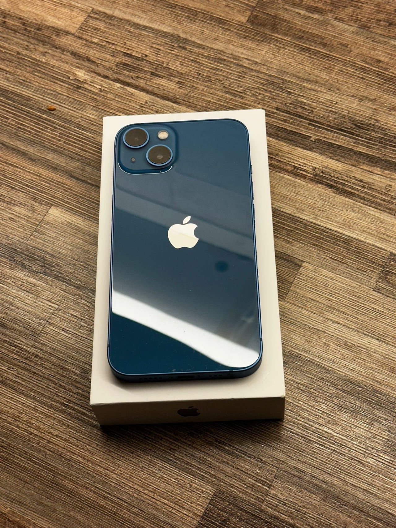 iPhone 13 – Blå – 128 GB – Pent brukt | FINN-torget