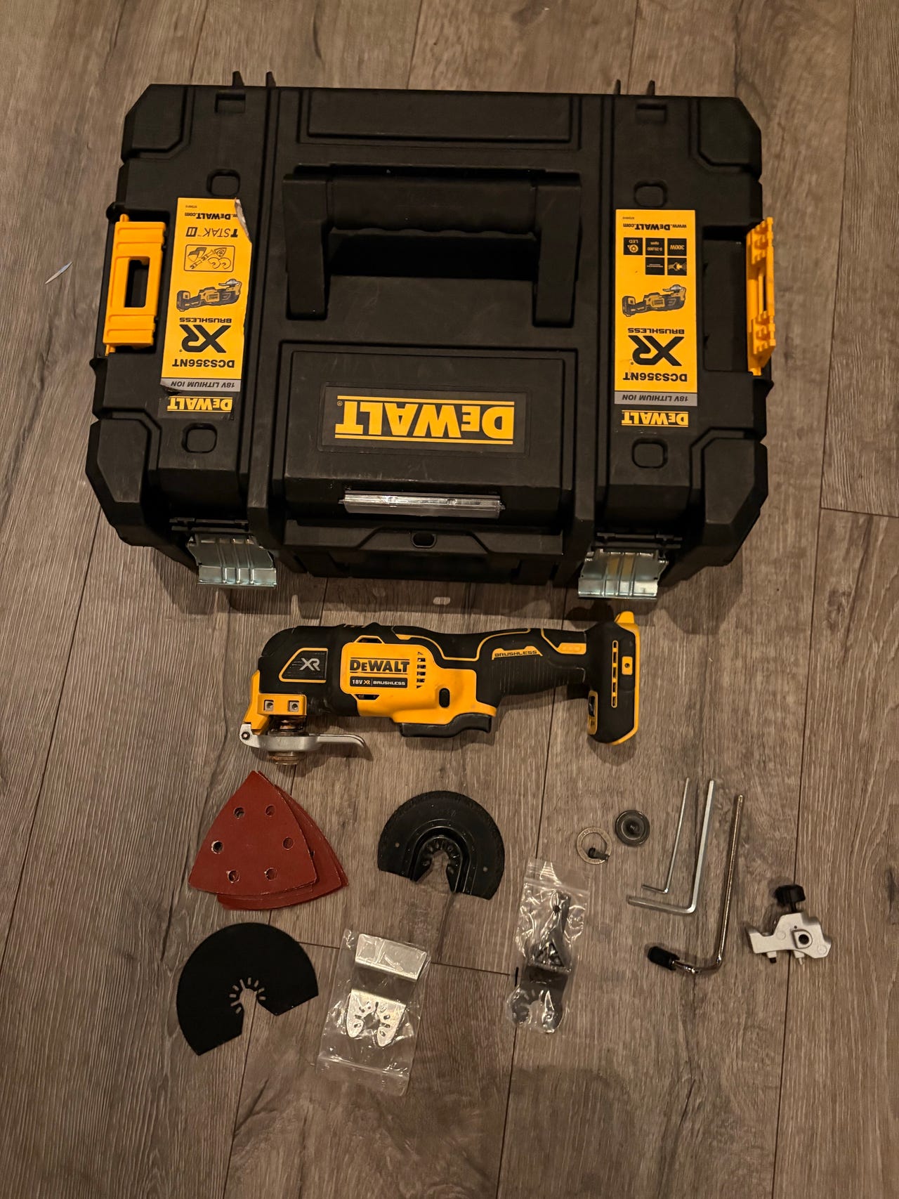 DeWalt Multikutter med tilbehør og oppbevaringsboks | FINN-torget