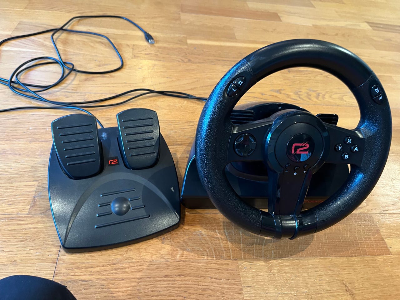 Racing Wheel R2 Ratt og Pedaler | FINN-torget