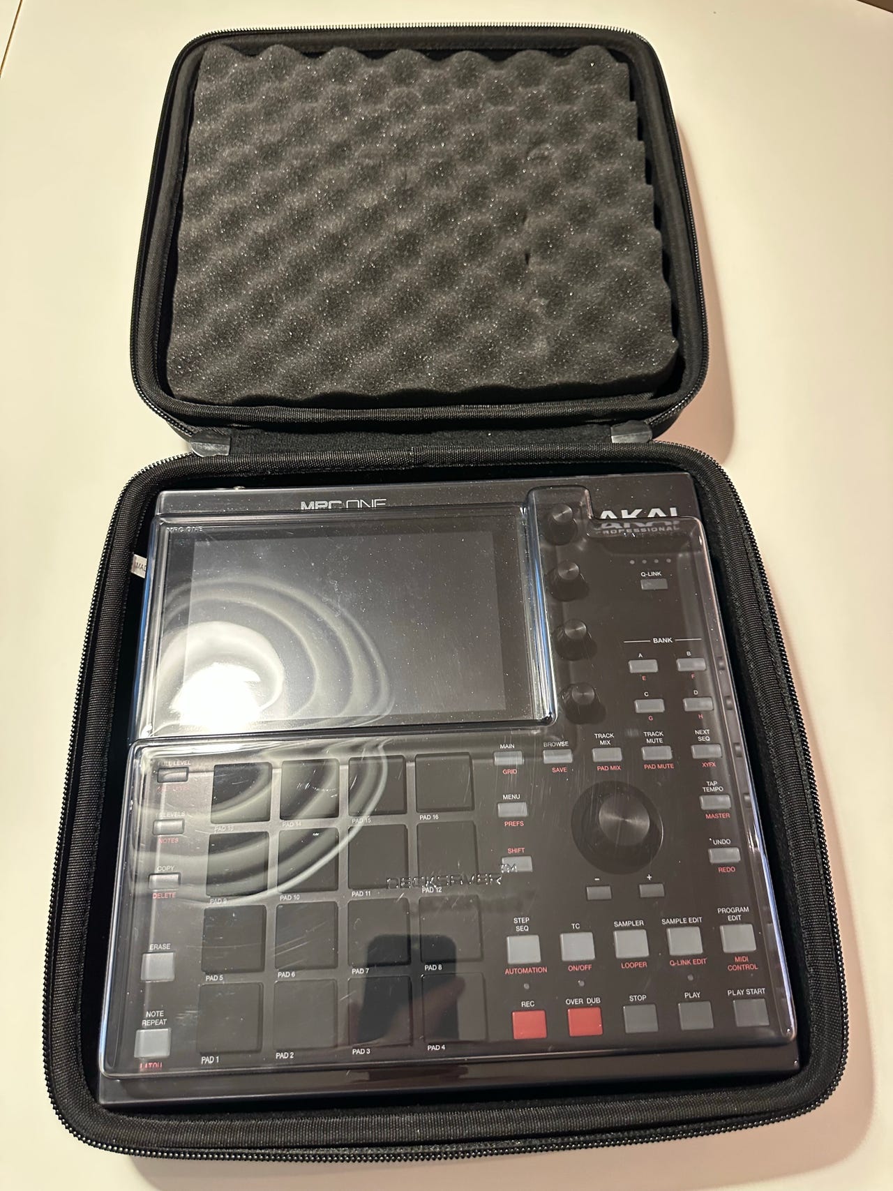 Akai MPC One Sampler med bæreveske og beskyttelsesdeksel | FINN-torget