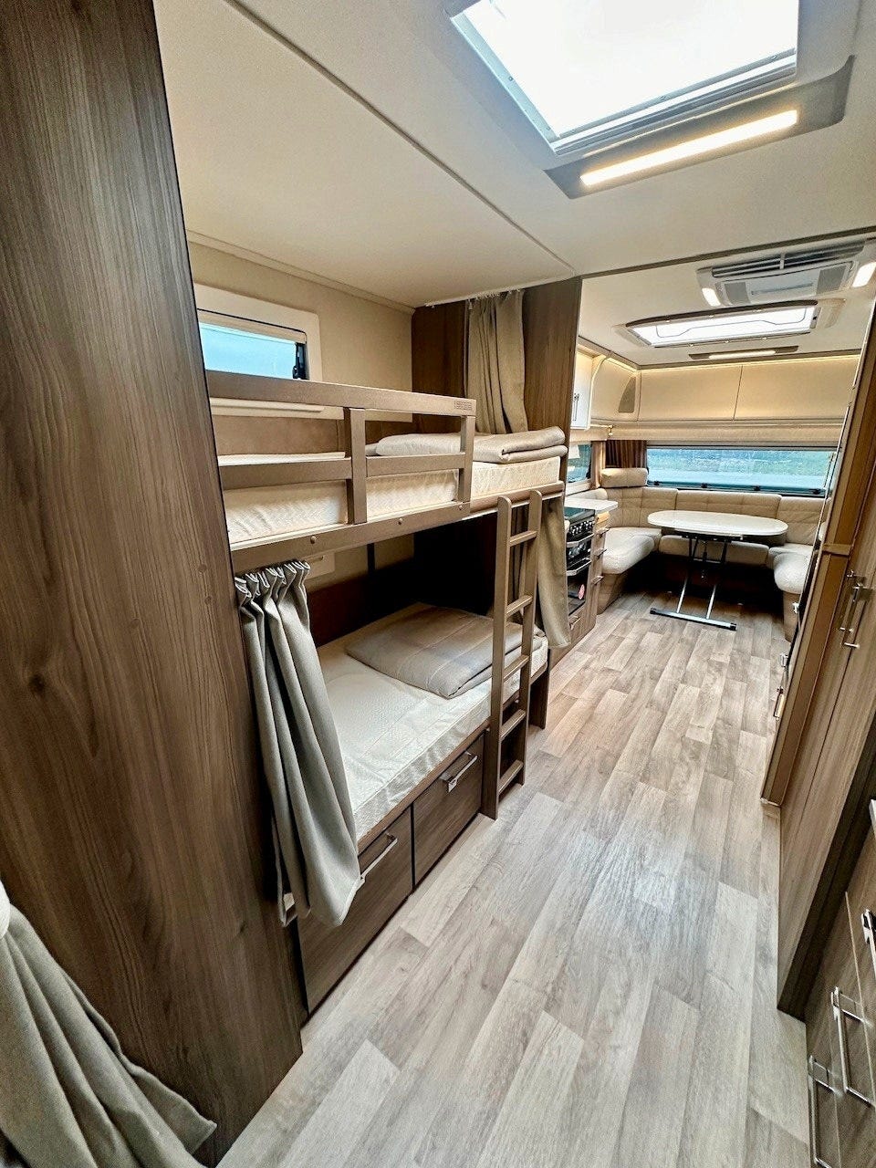 6473c57b-26e5-4555-b541-03be003d9748