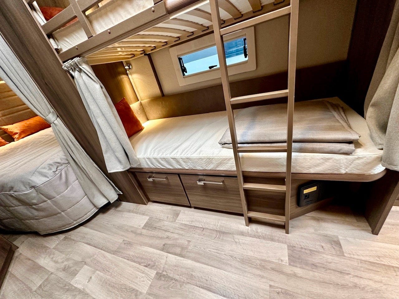 a100a117-b777-4b40-8998-a7a385a32b74