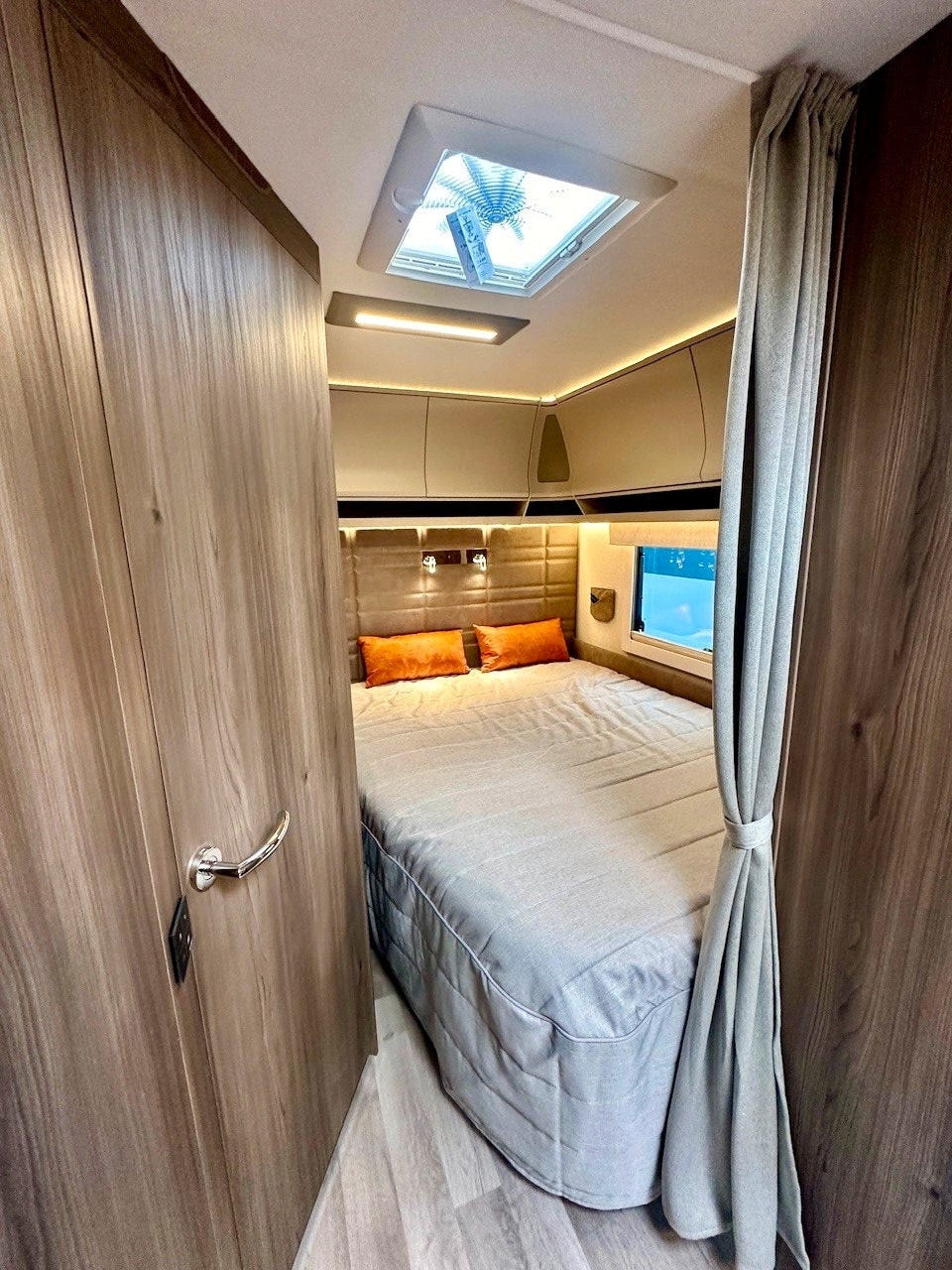 d85e82dc-d2a4-4d9e-9bd2-fa9264ead46c