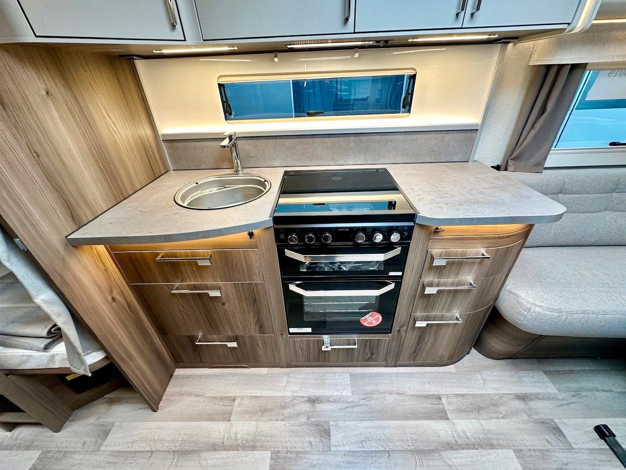 eac9d292-95db-4b41-81ee-140689f46659