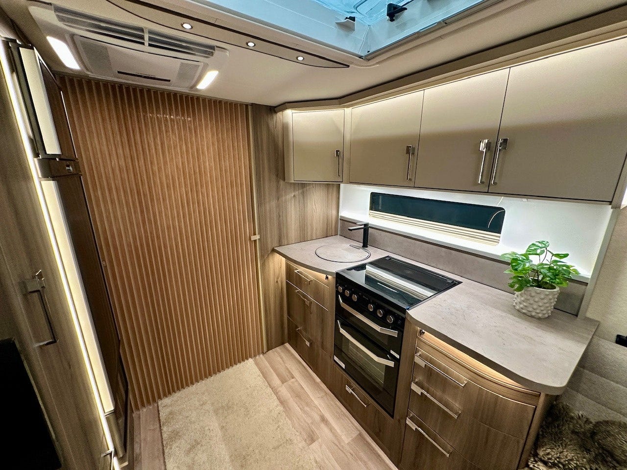 f2651fd9-6d45-48ee-852a-34378d47867c