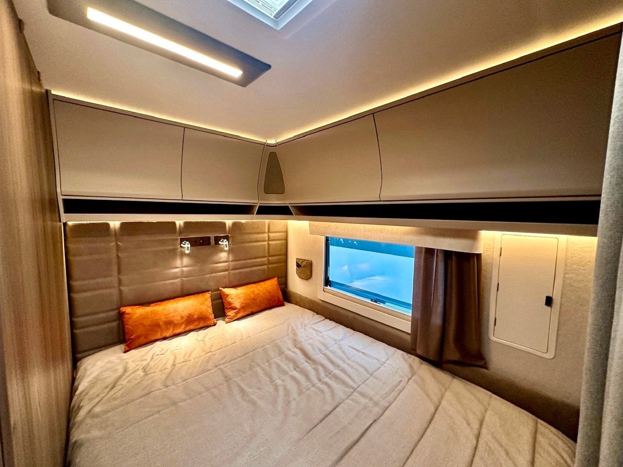 f61c37d4-90f6-4130-82b6-56d089457dbe