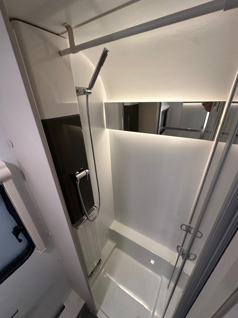 0dd6fff4-c0d9-425e-bf3f-8e228f782178