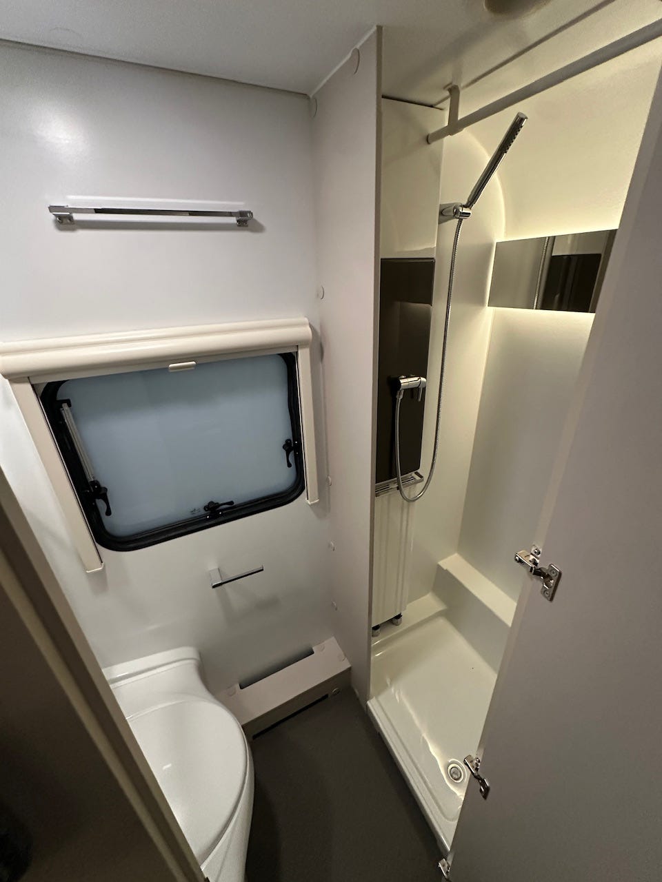 c8037155-9f58-44e5-856b-9b7116eef661