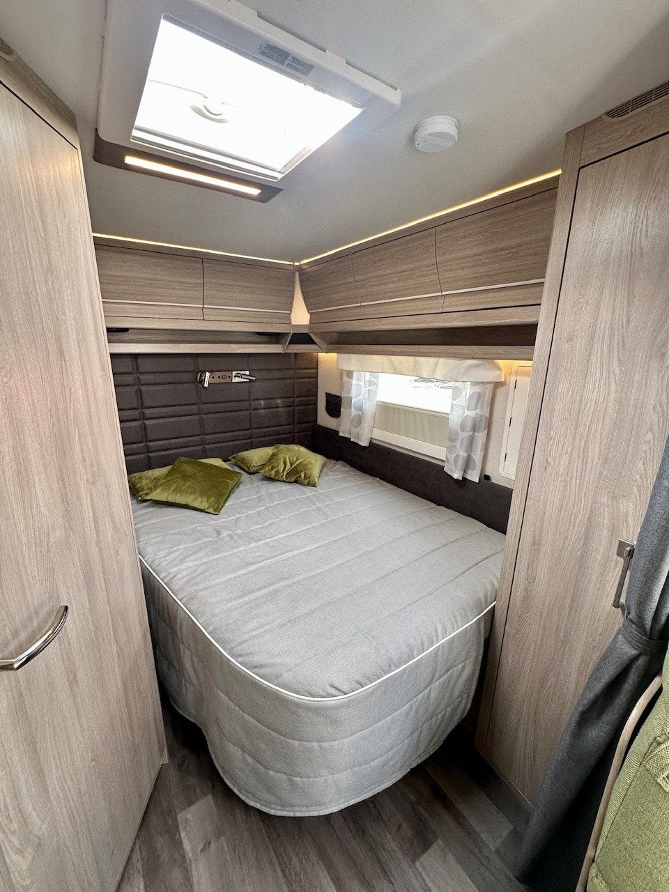 a24c7255-414f-43e1-b3e4-1a8d24282983