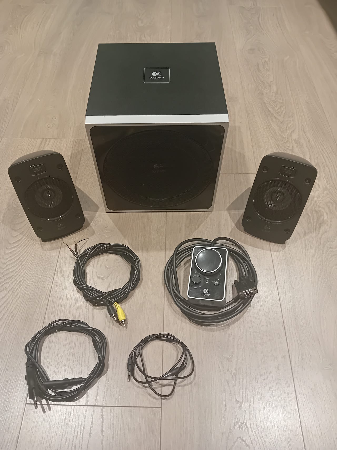Logitech Z4 høyttalersystem med oppgraderte Z906 THX satellitter | FINN ...