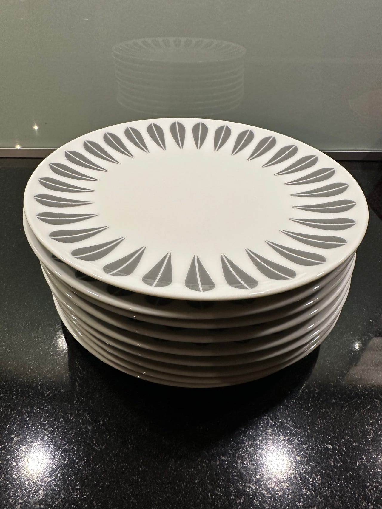 Lucie Kaas Lotus 21cm grå | FINN-torget