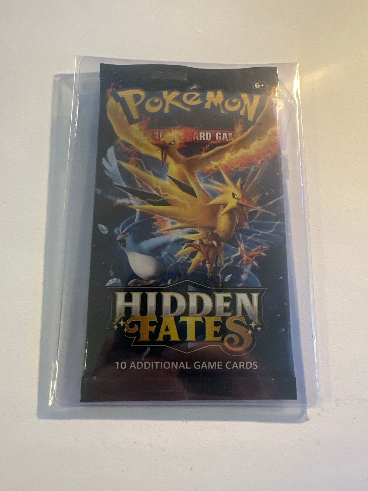 Pokémon Hidden Fates boosterpakke | FINN-torget