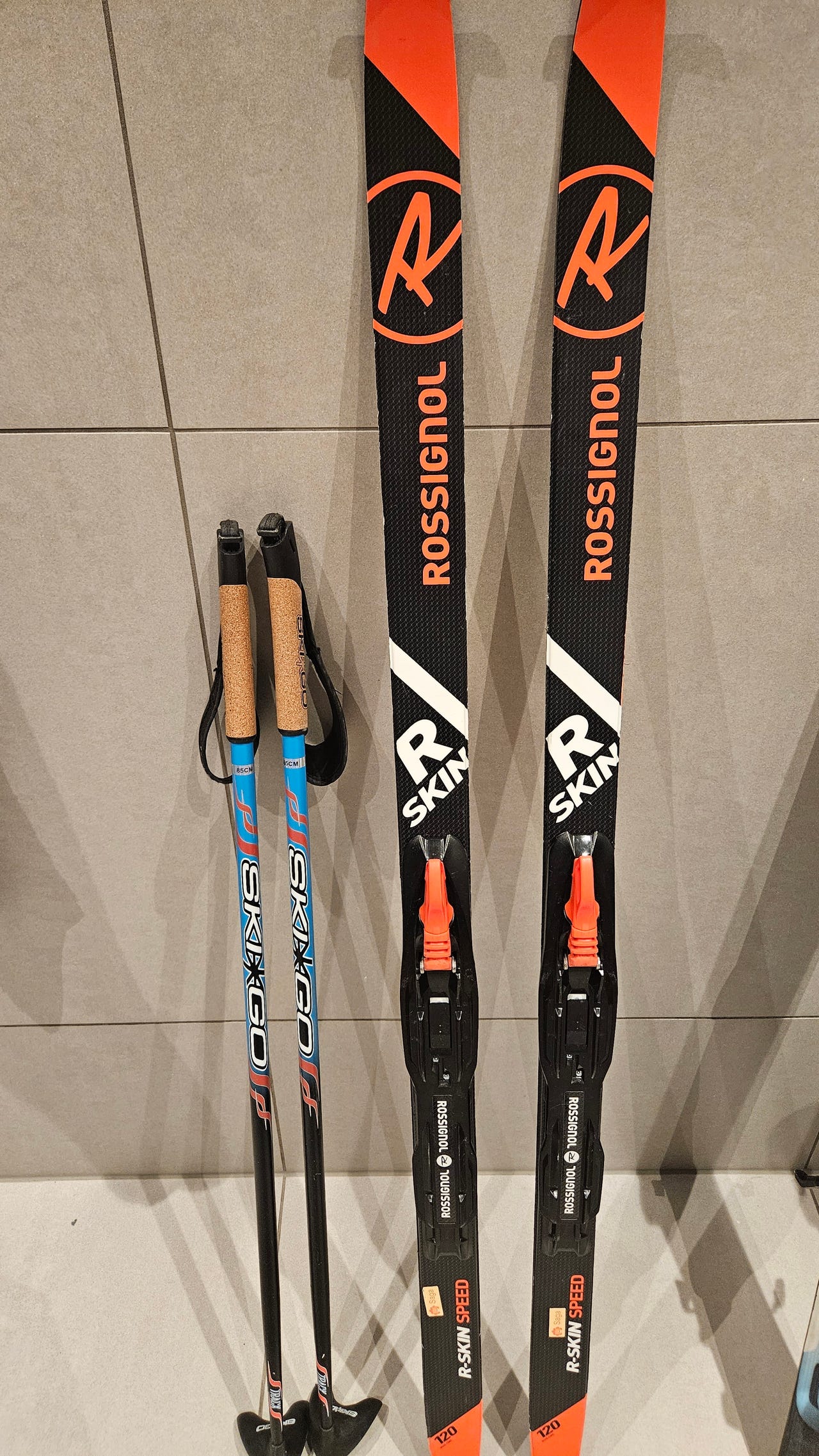 Rossignol R-Skin klassiske langrennski 120 cm med bindinger og Swix ...