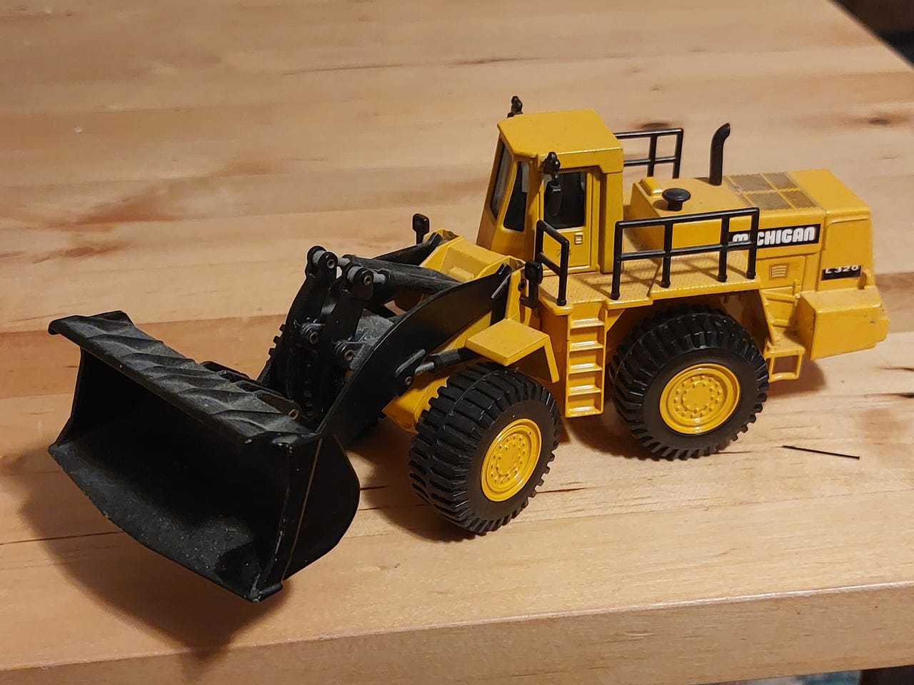 1/50 ENGIN TP PELLE CHARGEUSE MICHIGAN L 320 JOAL Ref 239