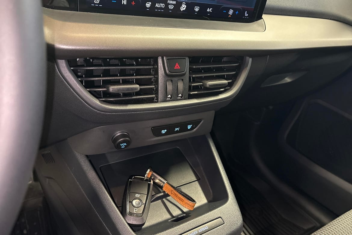 Ford E-Transit Courier 18 hos Sommerseth