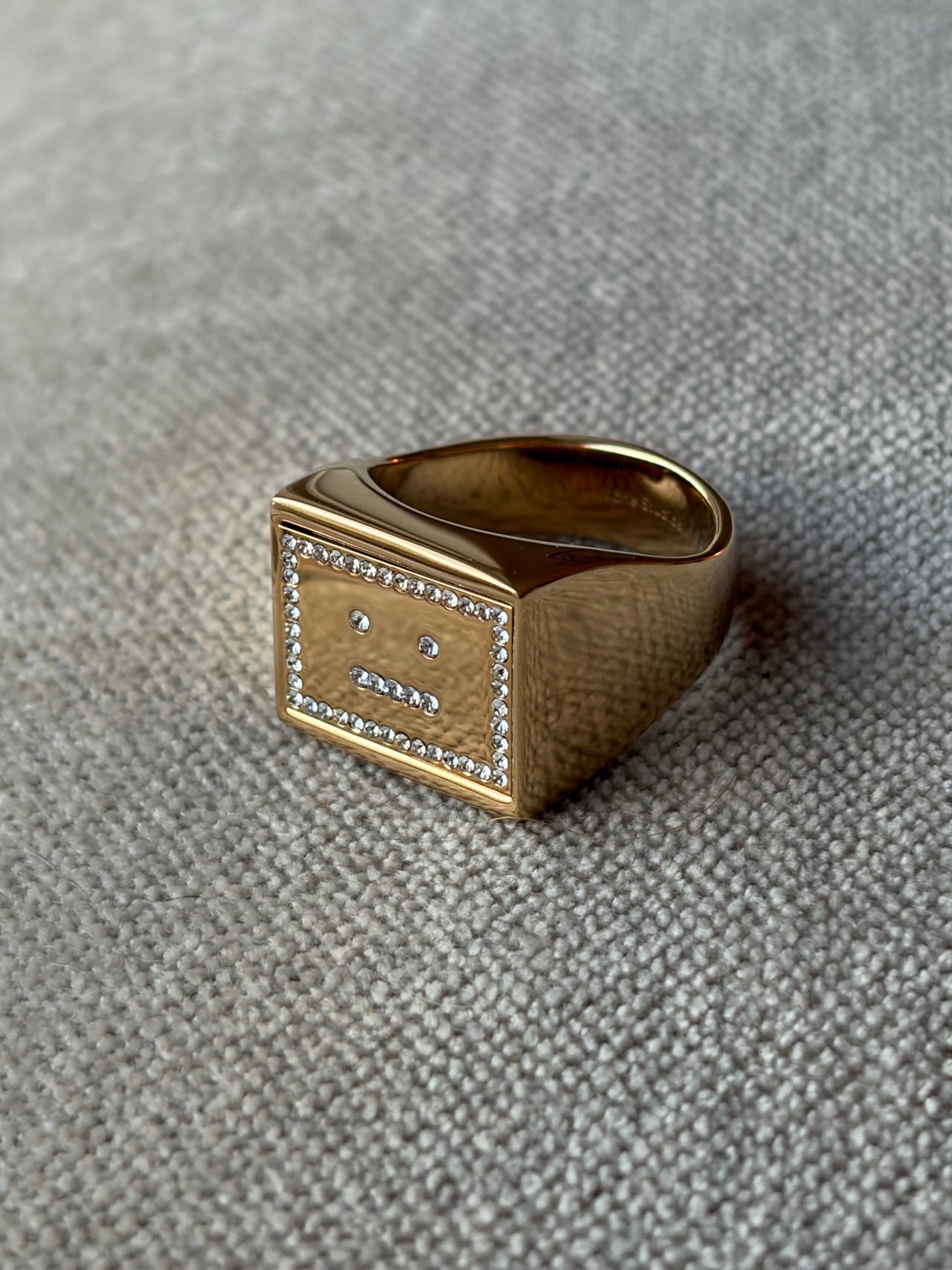 Acne Studios Signet Ring Face Logo | FINN-torget