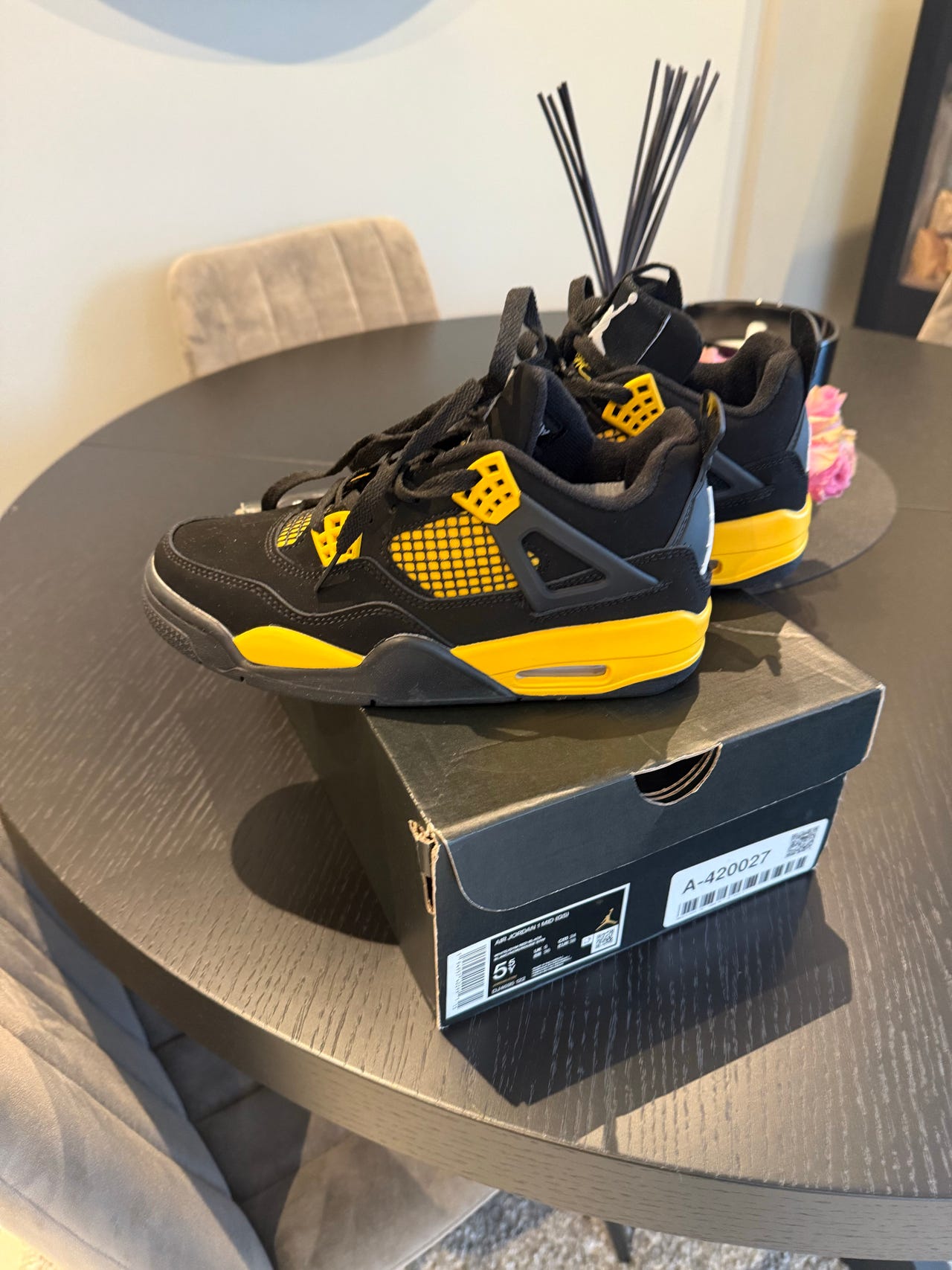Jordan Air Jordan 4 Retro sneakers 38 svart/gul | FINN-torget