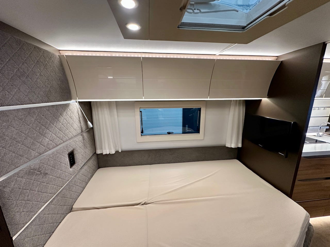 858125fe-14b2-4b6a-8af8-a66dbf11f2bd