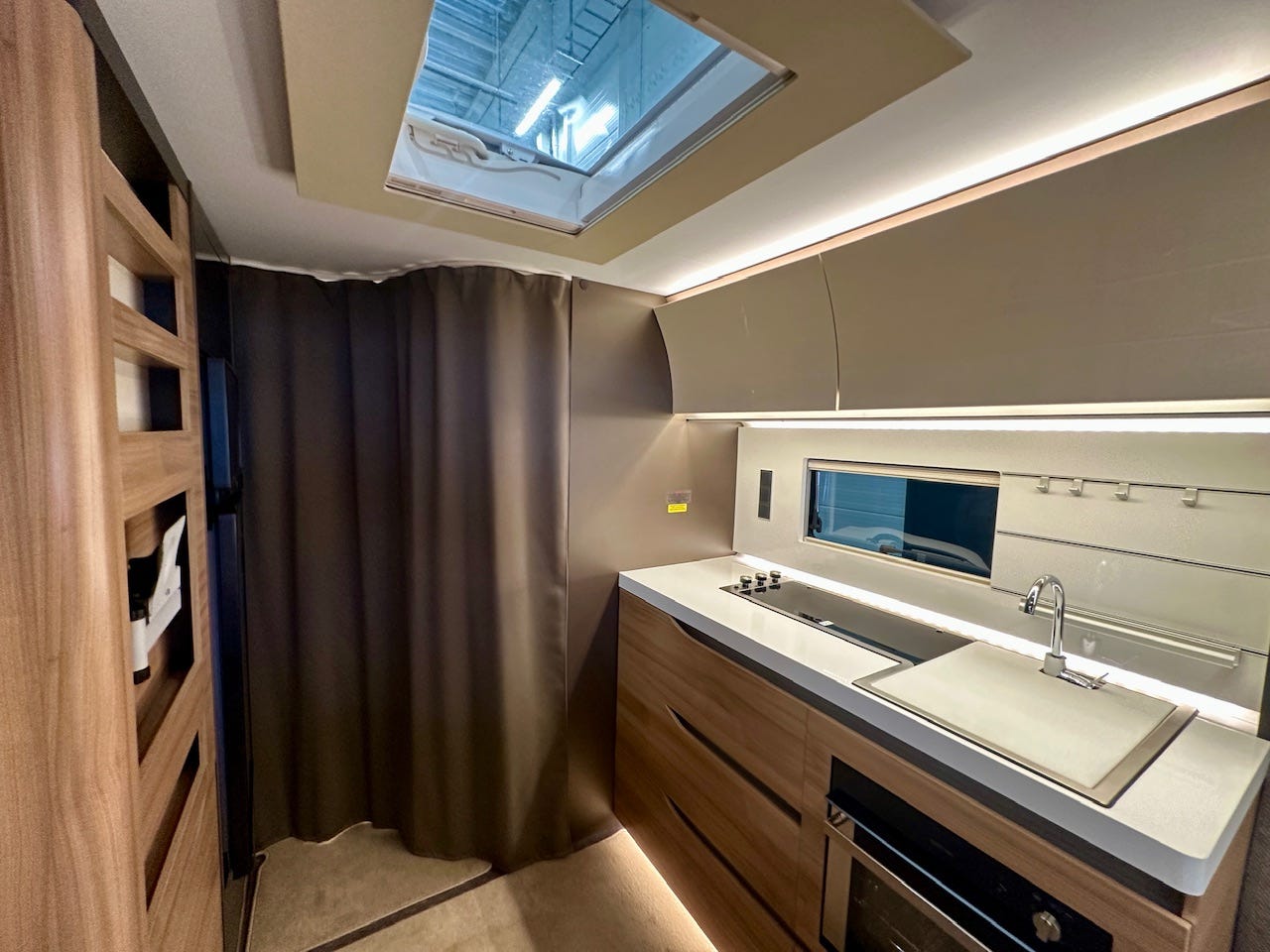 fe81d727-1ee8-4825-bbe9-c02a5520930a