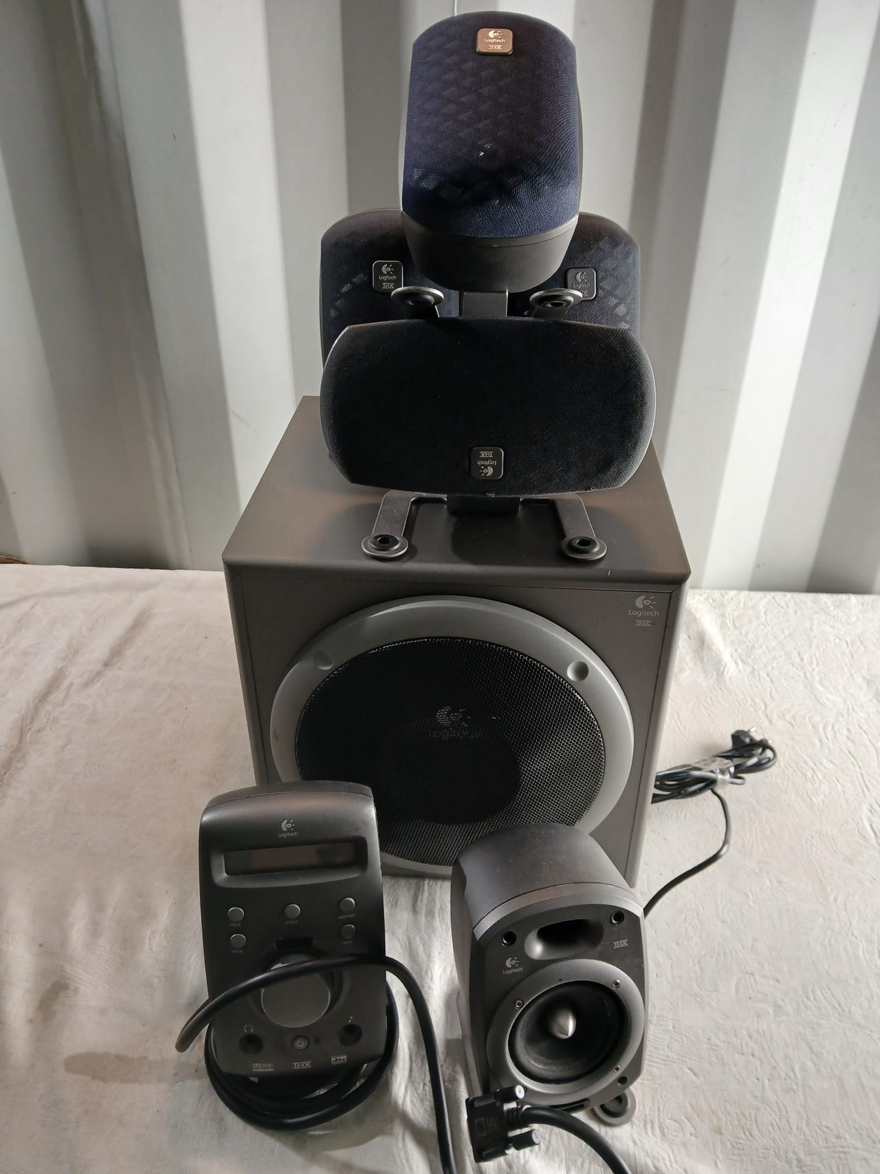 Logitech Z-680 THX 5.1 Surround Høyttalersystem | FINN-torget