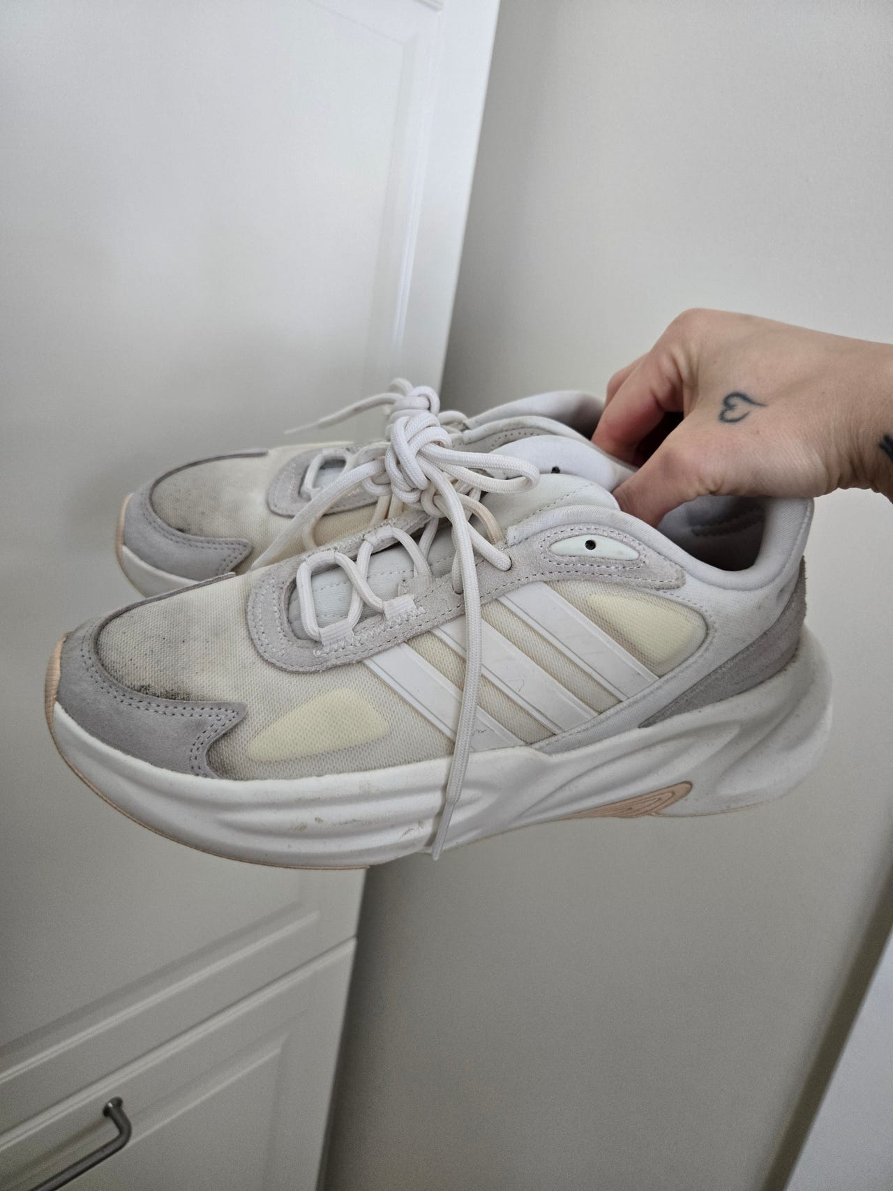 adidas gazelle silver green womens OZELLE CLOUDFOAM SHOES - White  bCODE