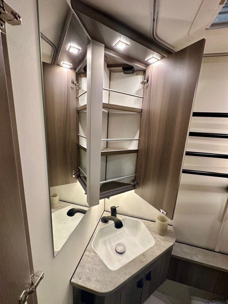 809d5b61-9845-48d8-9a05-1325be2d3cbd