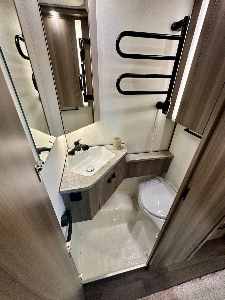 adc0f40b-5615-474f-8d45-659bd79edbd2