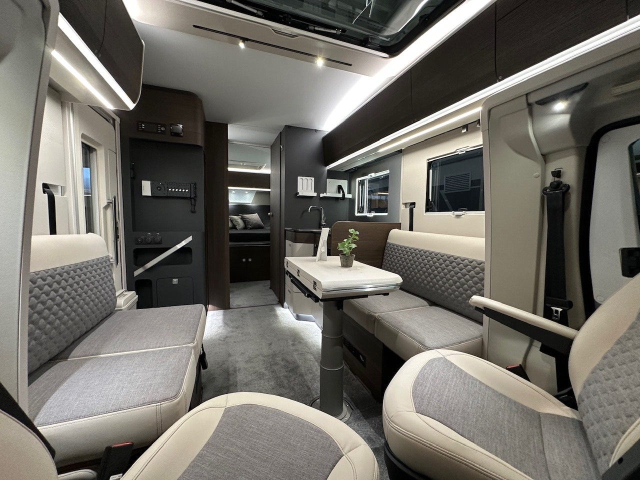 f04a9d8b-dfc6-4f19-8407-b25bc16f77ed