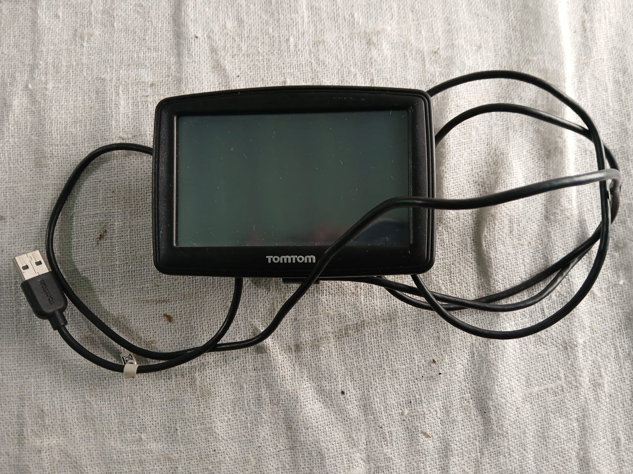 TomTom XL GPS-navigasjon (4ET03) med EasyPort-feste og USB-kabel | FINN ...