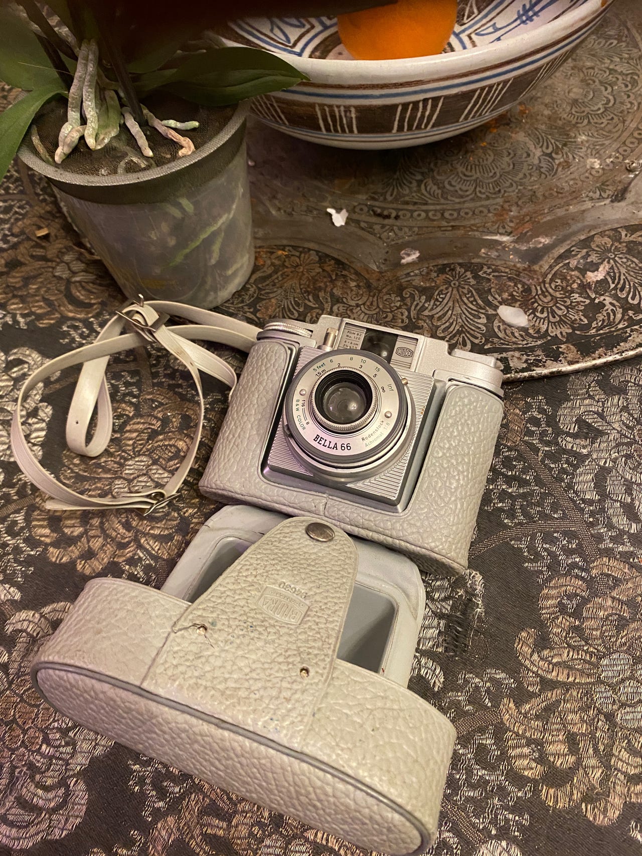 Very Rare Vintage Bilora Bella 66 camera w/case. Uses 120 film. Made in Ger