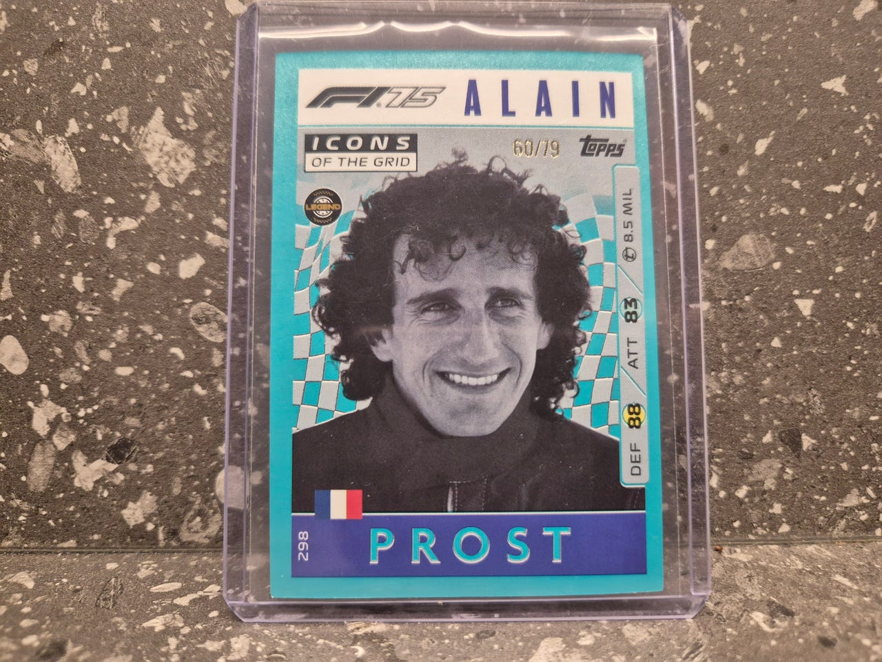 TOPPS F1 TURBO Attax 2025 Formule 1 No. 8 Drapeau Noir Et Blanc