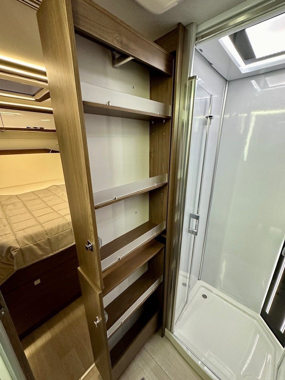 f4c57368-7e62-40ed-8e62-60b3e803f888