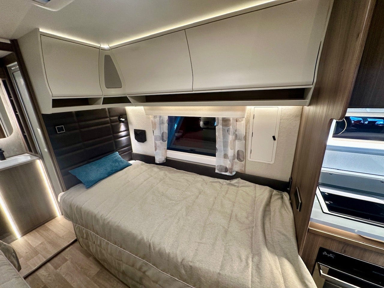 06026aed-e9b5-4124-9d09-57fd7f8342b8