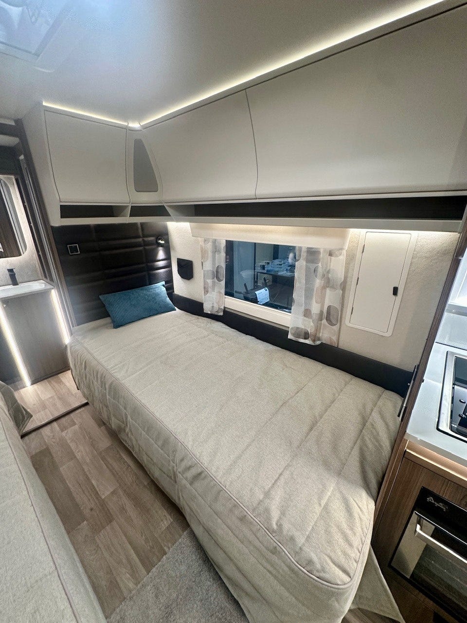 0d6b65bb-6ea7-47f5-a625-ca3ff28c070e