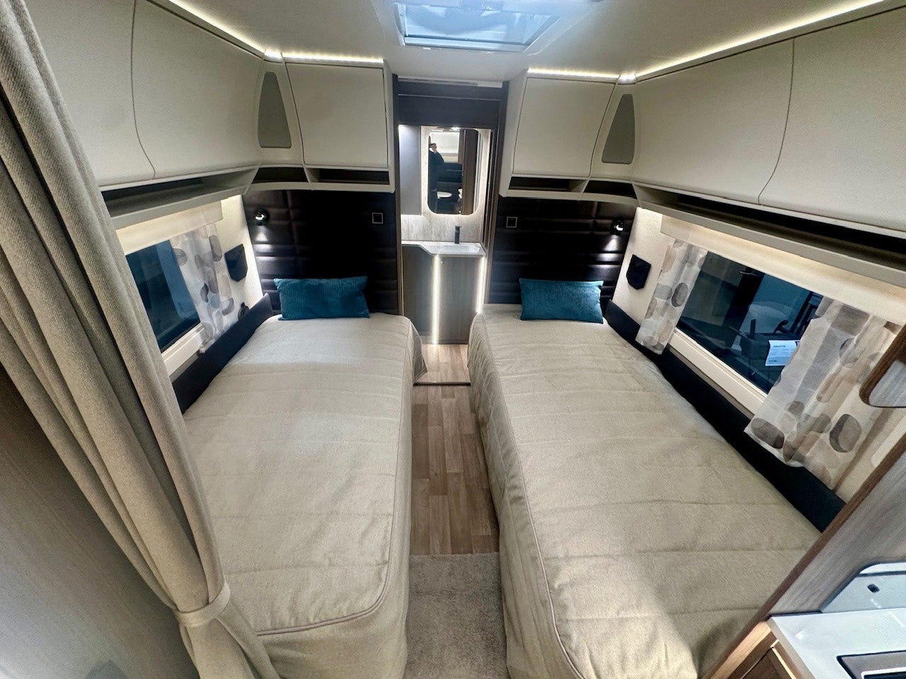 33b5cde2-4b69-4247-89ed-eb14d4736aee