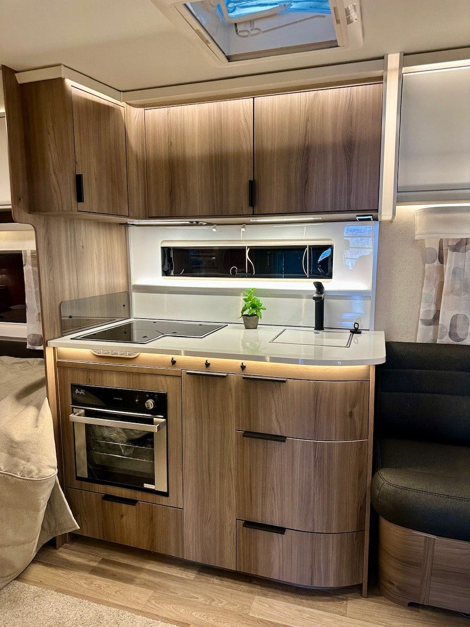 8f0d5ec3-75ca-4576-b1a4-daa8d8d32491